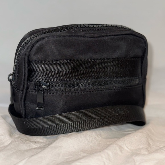 Forever 21 Handbags - Black Crossbody Fanny Pack ▪️